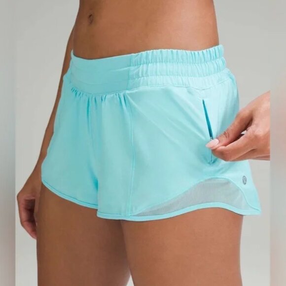 Lululemon Hotty Hot Low-Rise Lined Short 4" - Size 6 - Picture 9 of 9